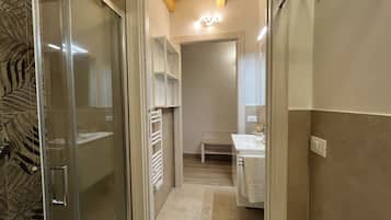 Apartment | Bathroom