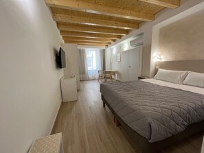 Studiosuite | Verdunkelungsvorhänge, Bügeleisen/Bügelbrett, kostenloses WLAN