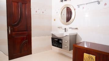 Deluxe Double Room, Resort View | Bathroom