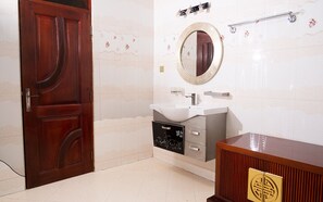 Bathroom - Ra Heritage Village Hotel (Kitende)