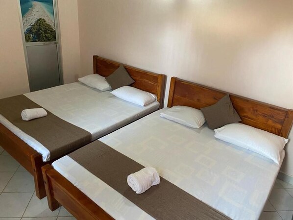 Triple Room, Balcony, City View | In-room safe