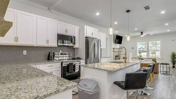 House (4 Bedrooms) | Interior