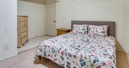 ABQ Townhouse w/ Mtn-view Balcony: Pets Welcome!