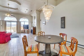 Interior - ABQ Townhouse w/ Mtn-view Balcony: Pets Welcome! (Albuquerque)