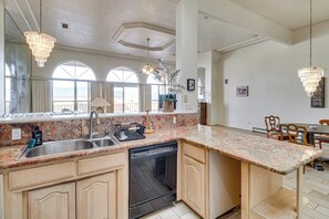 Interior - ABQ Townhouse w/ Mtn-view Balcony: Pets Welcome! (Albuquerque)