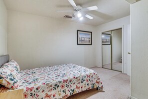 Interior - ABQ Townhouse w/ Mtn-view Balcony: Pets Welcome! (Albuquerque)