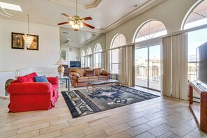 Interior - ABQ Townhouse w/ Mtn-view Balcony: Pets Welcome! (Albuquerque)