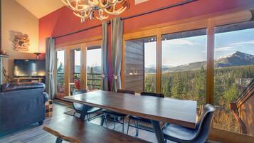 Apartment (3 Bedrooms) | Front of property