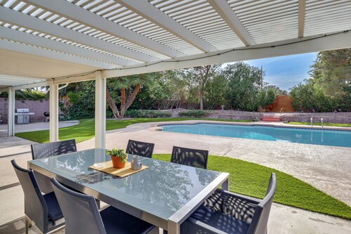Vegas Getaway w/ Extra-deep Pool, 5 Mi to Strip!