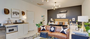 1 Mi to OU! Sleek Guest House w/ Gas Grill