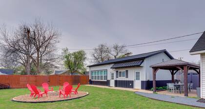 1 Mi to OU! Sleek Guest House w/ Gas Grill
