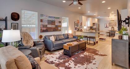 Walk to Norman Hot Spots: Family-friendly Home!
