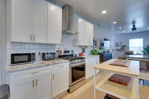 Interior - Large Family Compound! Walk to Norman Hot Spots (Norman)