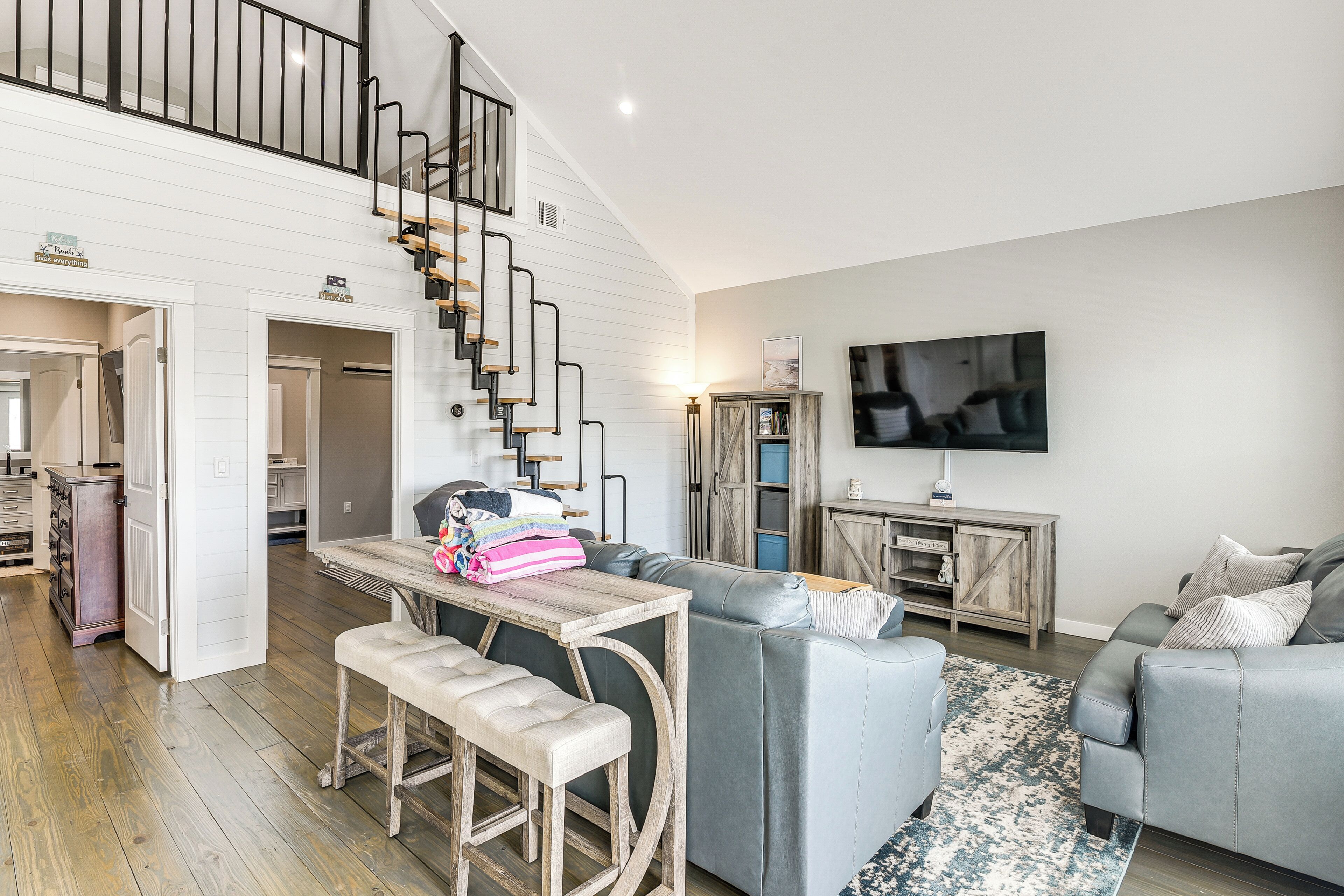House (2 Bedrooms) | Interior