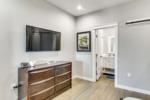 Interior - Sleek Home w/ Community Perks on Bolivar Peninsula (Port Bolivar)