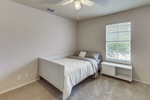 Interior - Extended Stay in Satx Area! Family Home w/ Yard (Converse)