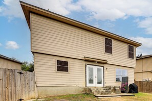 Interior - Extended Stay in Satx Area! Family Home w/ Yard (Converse)