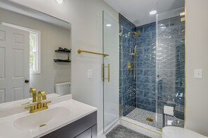 House (5 Bedrooms) | Interior - 'the Red Door' Stylish Family Home in Falls Church (Falls Church)
