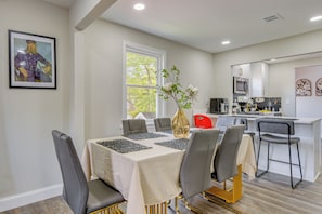 House (5 Bedrooms) | Interior - 'the Red Door' Stylish Family Home in Falls Church (Falls Church)