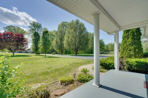 House (3 Bedrooms) | Interior - 4 Mi to Dale Hollow Lake! Countryside Retreat (Byrdstown)