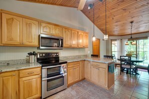 House (3 Bedrooms) | Interior - Dale Hollow Hideaway: Fire Pit, Deck, Boat Parking (Byrdstown)