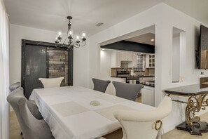 Interior - 4 Mi to Hard Rock Stadium & Lakes! Elegant Home (Opa-Locka)