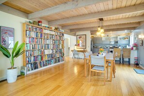 Interior - Walk to John's Pond! Family-friendly Mashpee Home (Mashpee)