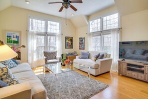 Interior - Walk to John's Pond! Family-friendly Mashpee Home (Mashpee)