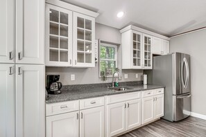 House (5 Bedrooms) | Interior - 2 Mi to Dale Hollow Lake! 'shadowood' Group Escape (Byrdstown)