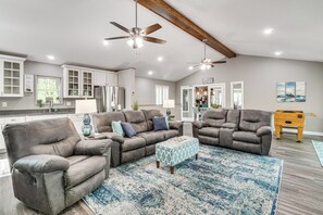 House (5 Bedrooms) | Interior - 2 Mi to Dale Hollow Lake! 'shadowood' Group Escape (Byrdstown)