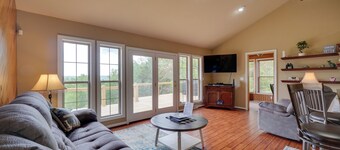 Group Getaway Near Dale Hollow Lake w/ Hot Tub