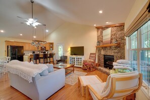 A spacious living room with a fireplace, a dining area, and a kitchen. - Bring Your Boat! 'all Decked Out' Byrdstown Home (Byrdstown)