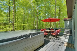 House (2 Bedrooms) | Interior - Dale Hollow Hideaway! Cabin w/ Hot Tub (Byrdstown)
