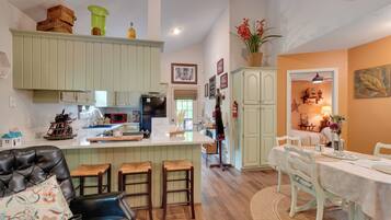 Rumah (2 Bedrooms) | Interior