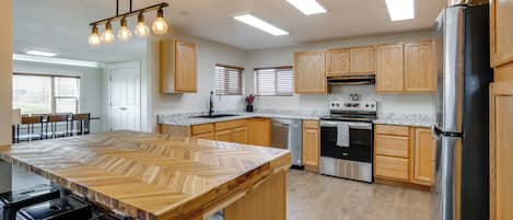 House (4 Bedrooms) | Interior