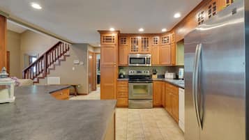 House (5 Bedrooms) | Interior