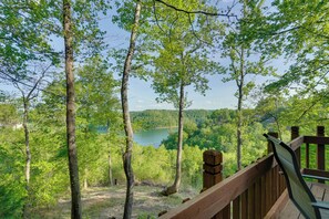 Interior - Hot Tub & Games! 'the Retreat' on Dale Hollow Lake (Byrdstown)