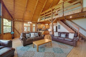 Interior - Hot Tub & Games! 'the Retreat' on Dale Hollow Lake (Byrdstown)