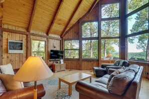 House (3 Bedrooms) | Interior - Hot Tub & Games! 'the Retreat' on Dale Hollow Lake (Byrdstown)