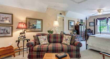 Pool Access! Cozy Couple's Getaway in Kilmarnock