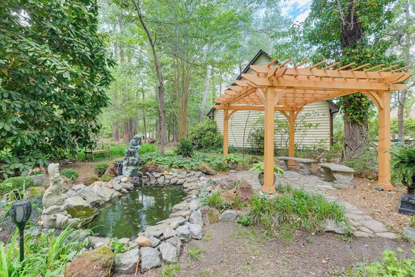 Pool Access! Cozy Couple's Getaway In Kilmarnock - Kilmarnock, VA