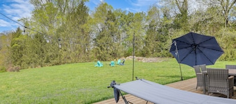 Lush & Secluded Family Getaway in Woodbine