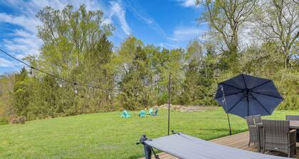 Lush & Secluded Family Getaway in Woodbine