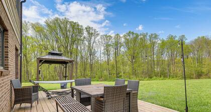 Lush & Secluded Family Getaway in Woodbine