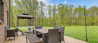 Lush & Secluded Family Getaway in Woodbine