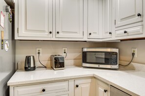 Interior - Lush & Secluded Family Getaway in Woodbine (Woodbine)