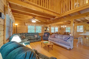 Interior - Wooded Cabin w/ Decks & Dale Hollow Lake Views! (Byrdstown)