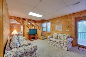 Interior - Wooded Cabin w/ Decks & Dale Hollow Lake Views! (Byrdstown)