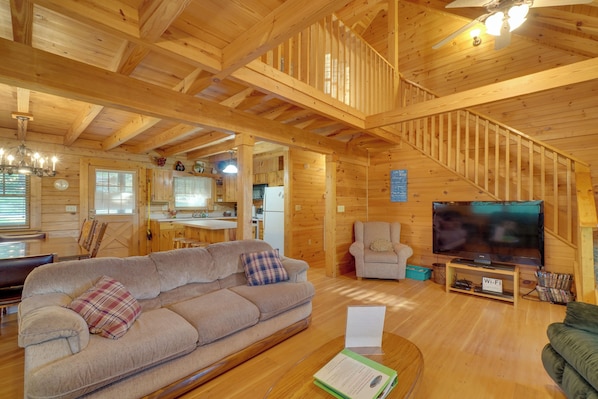 Interior - Wooded Cabin w/ Decks & Dale Hollow Lake Views! (Byrdstown)