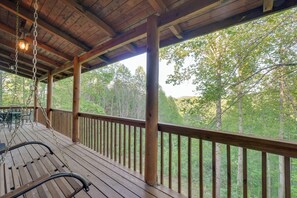 Interior - Wooded Cabin w/ Decks & Dale Hollow Lake Views! (Byrdstown)